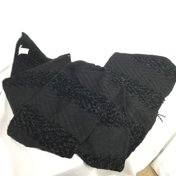 Rebecca Minkoff  Blocked Yarn Muffler (F2) - Picture 6 of 7